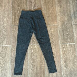 Beyond Yoga leggings size small in SpaceDye grey